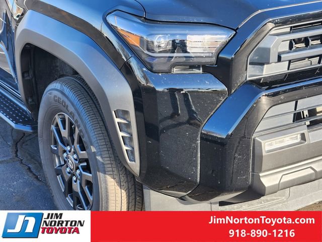 Used 2025 Toyota 4Runner SR5 AWD/4WD image 10