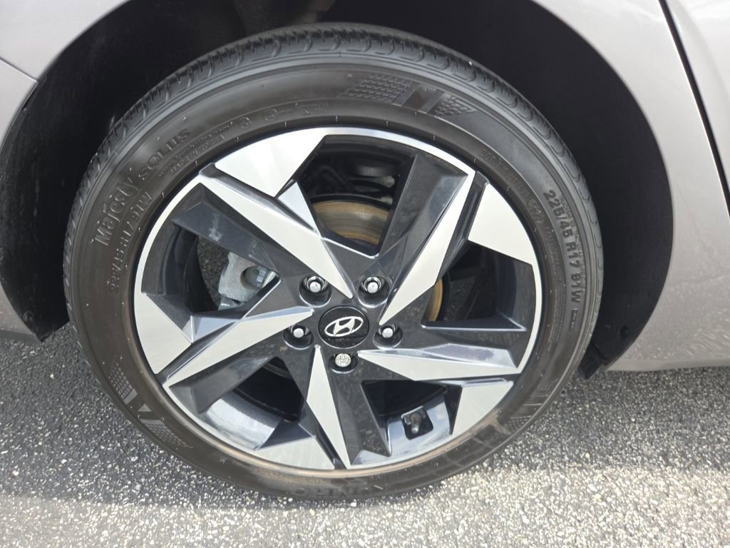 Used 2023 Hyundai Elantra SEL w/ Convenience Package image 17