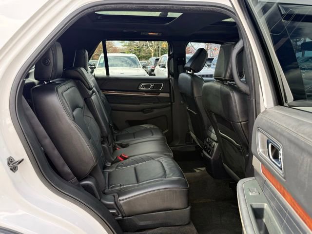 Used 2018 Ford Explorer Platinum image 30