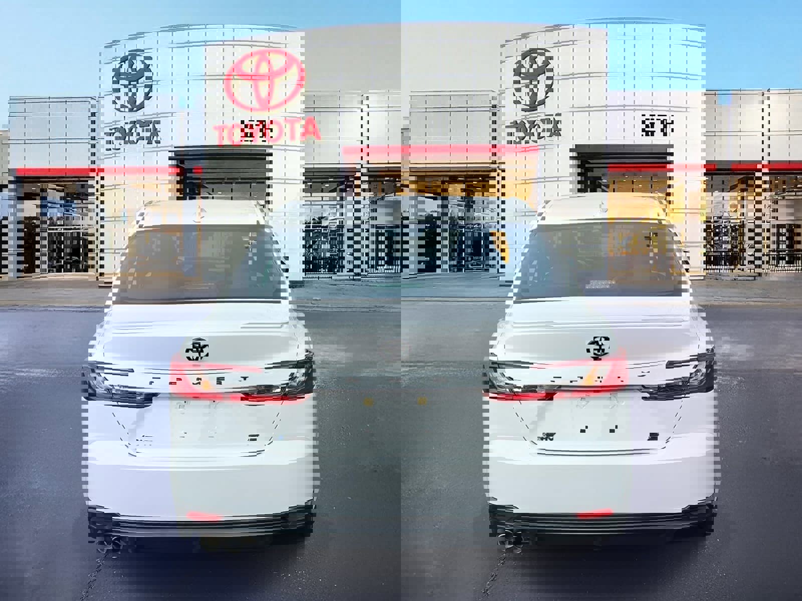 Used 2025 Toyota Camry SE image 6