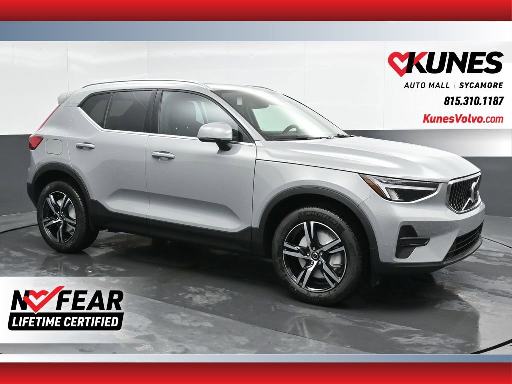 New 2025 Volvo XC40 B5 Core w/ Climate Package