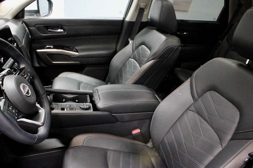 Certified 2025 Nissan Pathfinder Platinum w/ Cargo Package image 31