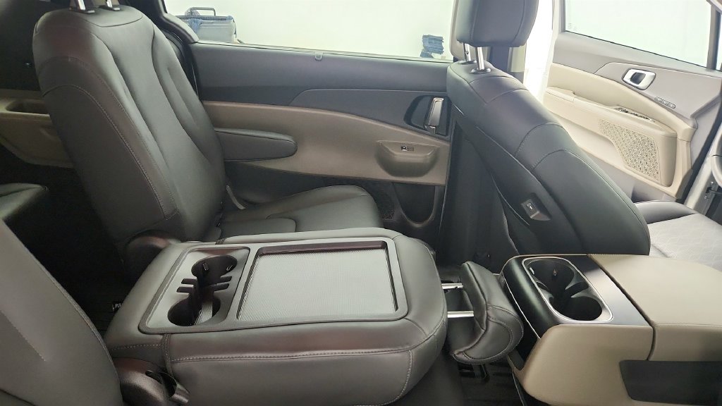 Used 2026 Kia Carnival EX FWD image 27