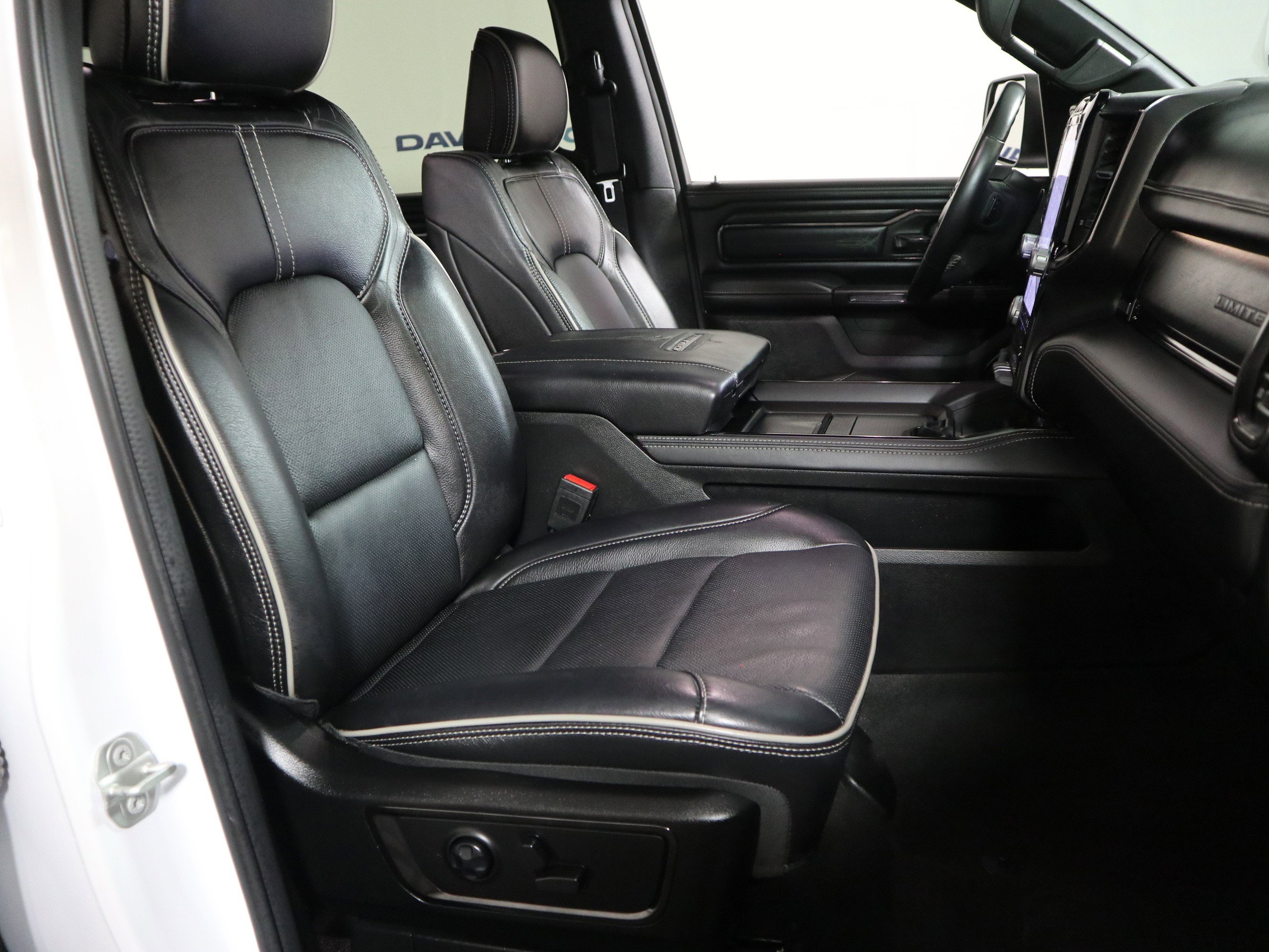 Used 2024 RAM 1500 Limited w/ Body Color Bumper Group image 18