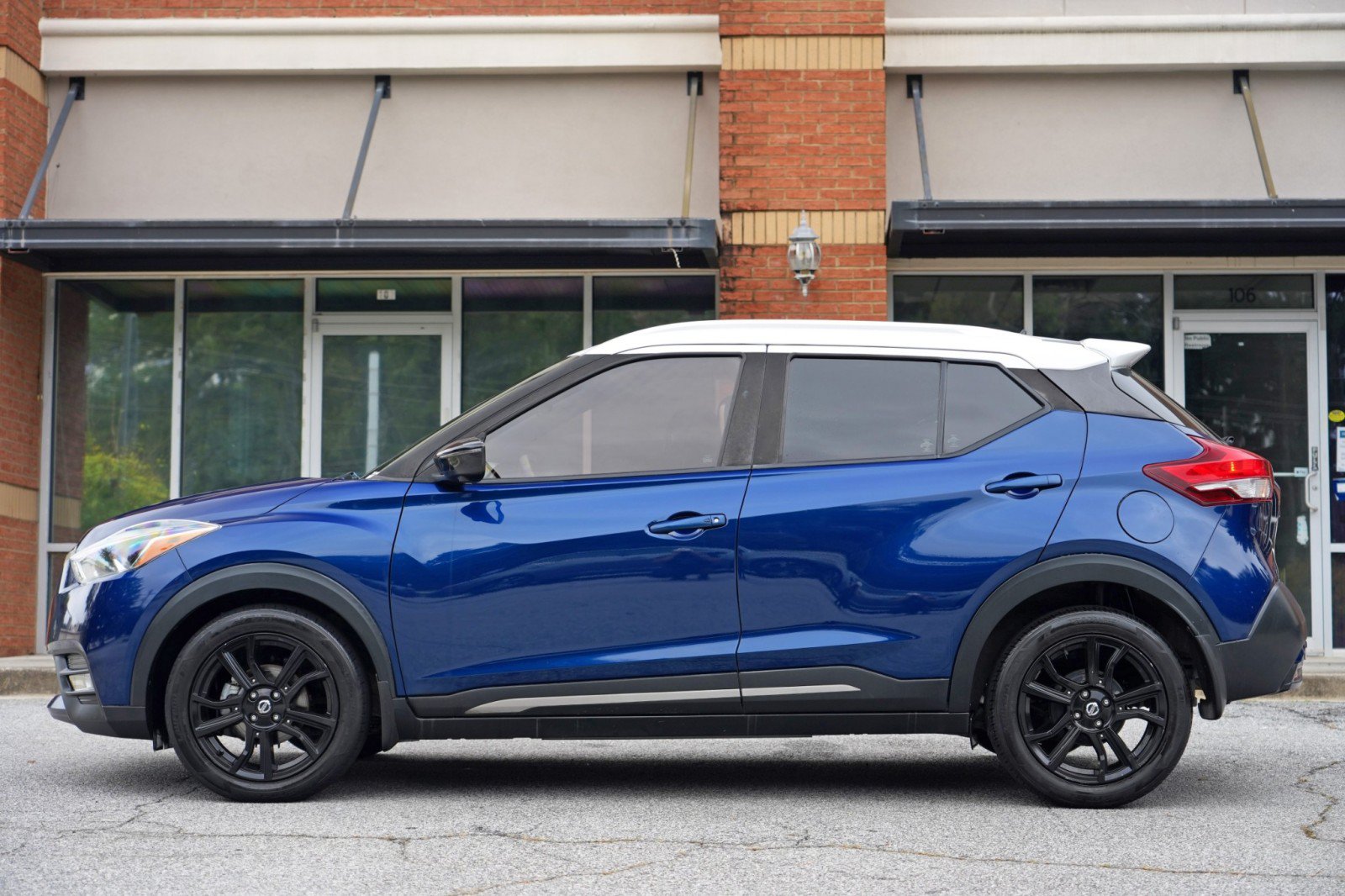Used 2019 Nissan Kicks SR w/ SR Premium Package FWD image 8