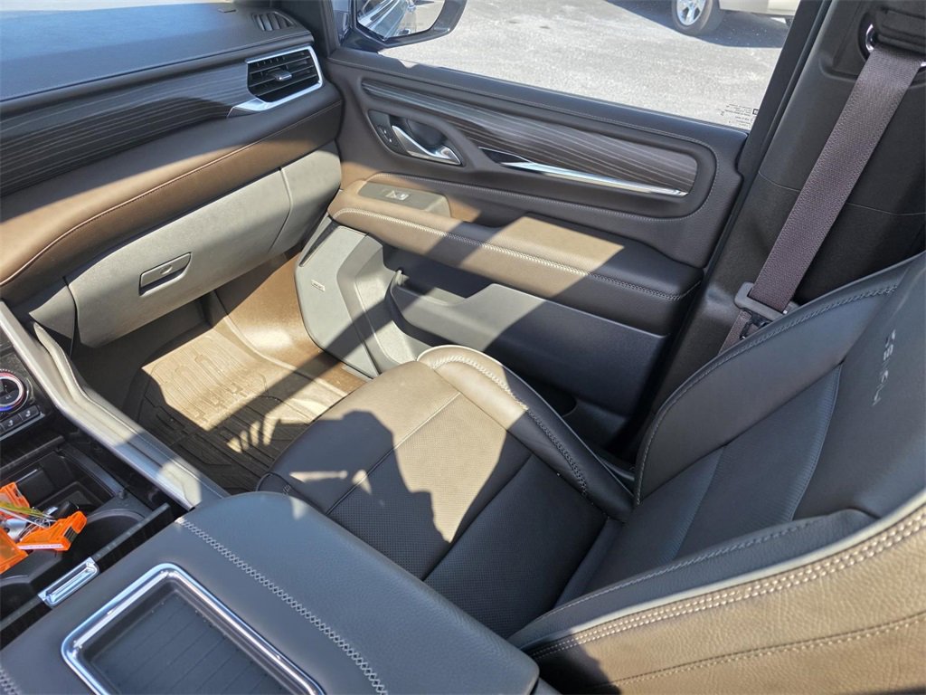 Used 2024 GMC Yukon Denali w/ Denali Reserve Package image 29