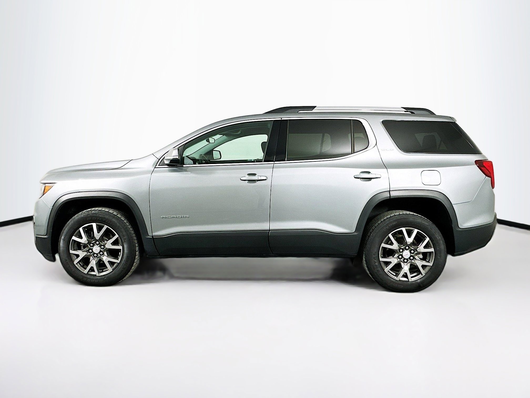 Used 2023 GMC Acadia SLE w/ Driver Convenience Package image 4