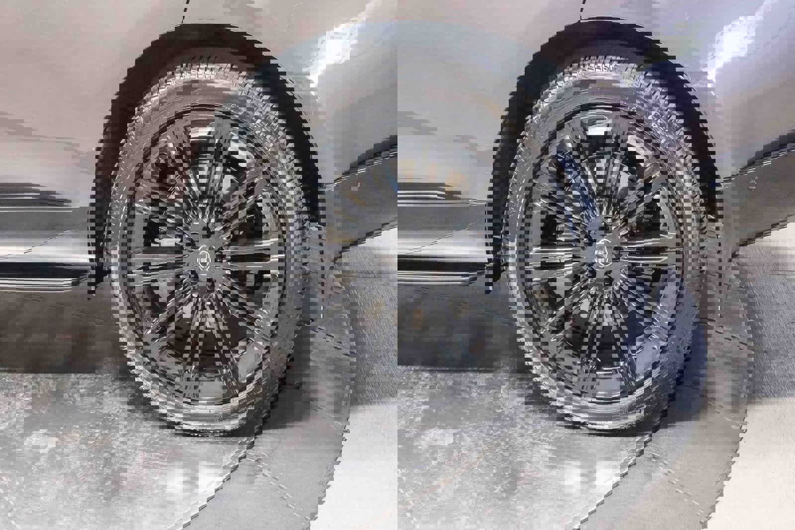 Used 2025 Land Rover Range Rover Long Wheelbase Autobiography image 9