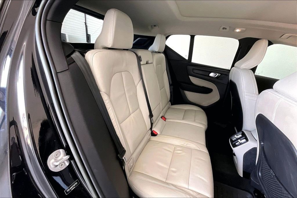 Used 2023 Volvo XC40 B5 Plus w/ Protection Package Premier image 36