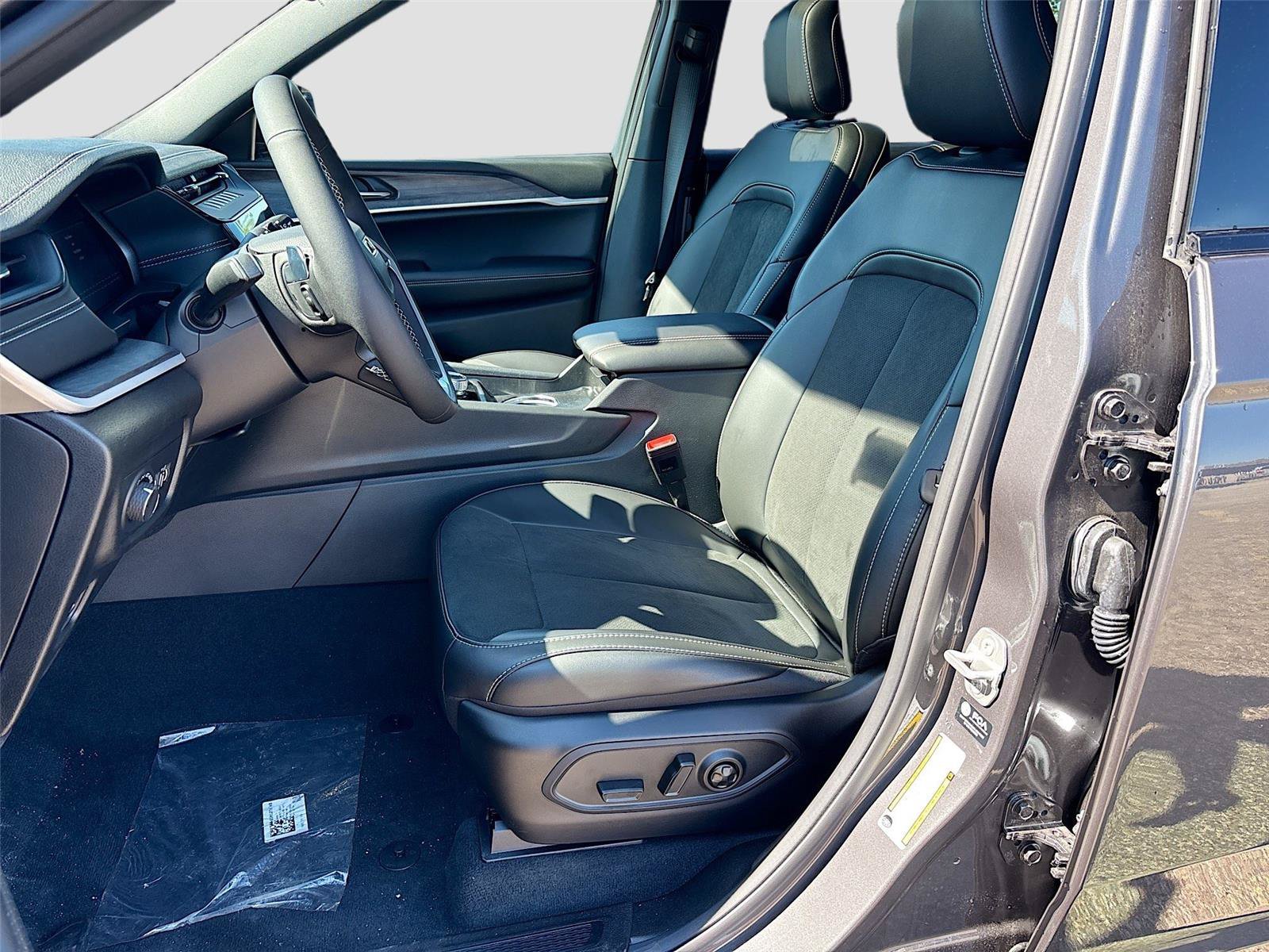 New 2026 Jeep Grand Cherokee L 4WD image 5