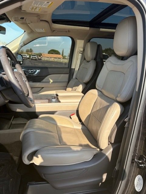 Used 2023 Lincoln Navigator L Reserve AWD/4WD image 7