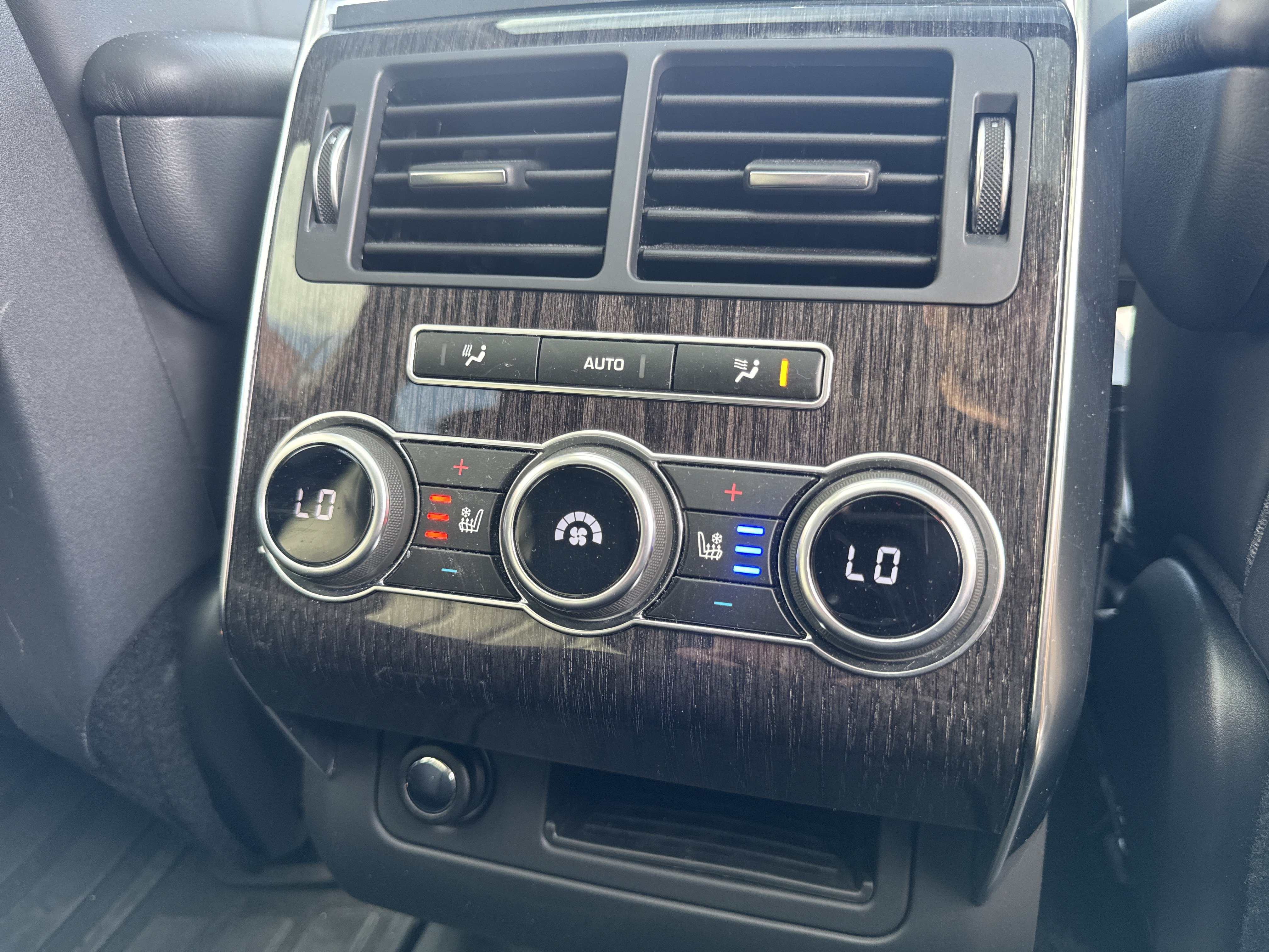 Used 2015 Land Rover Range Rover Sport HSE AWD/4WD image 32