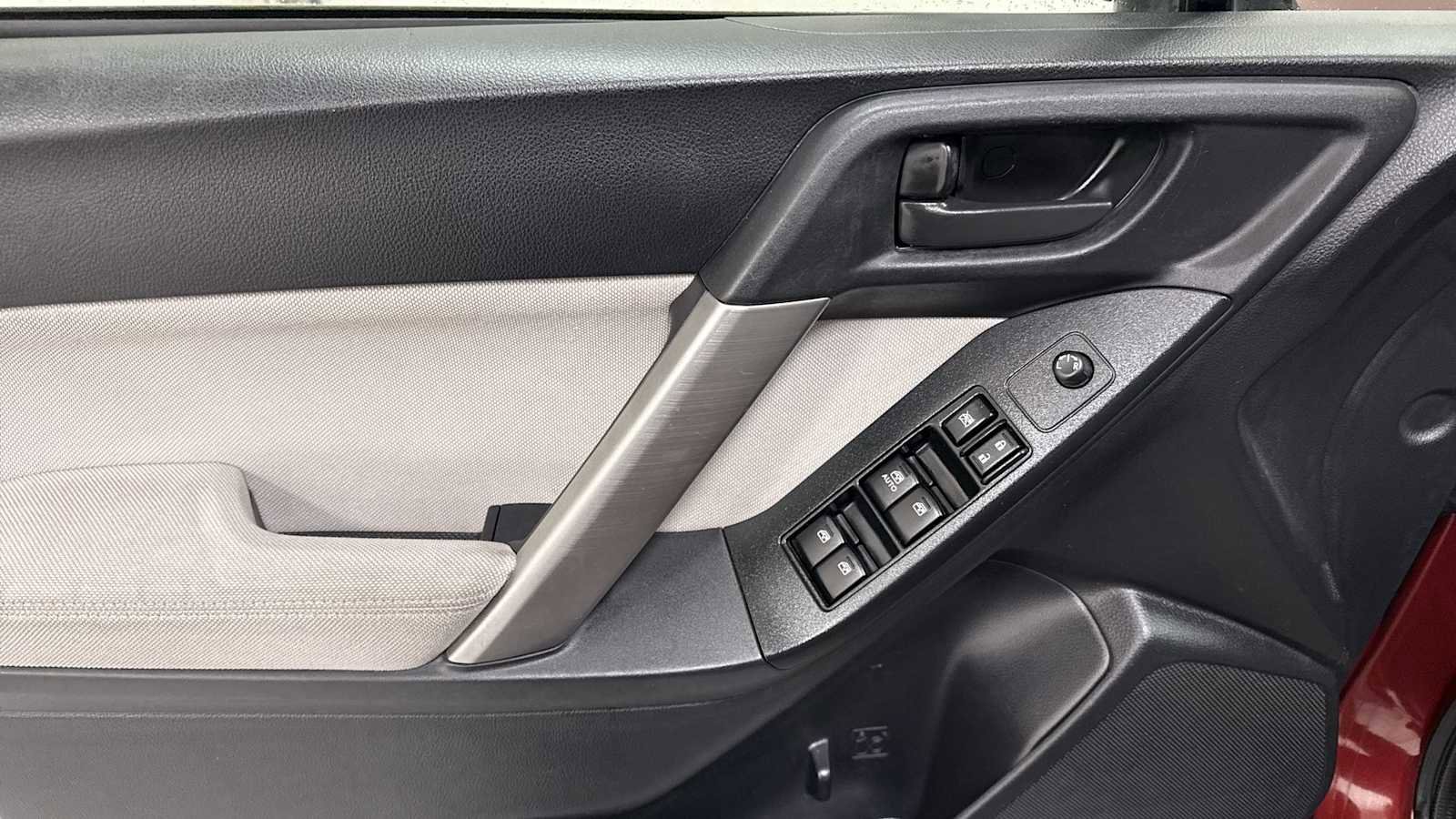 Used 2015 Subaru Forester 2.5i Premium w/ All-Weather Package image 15