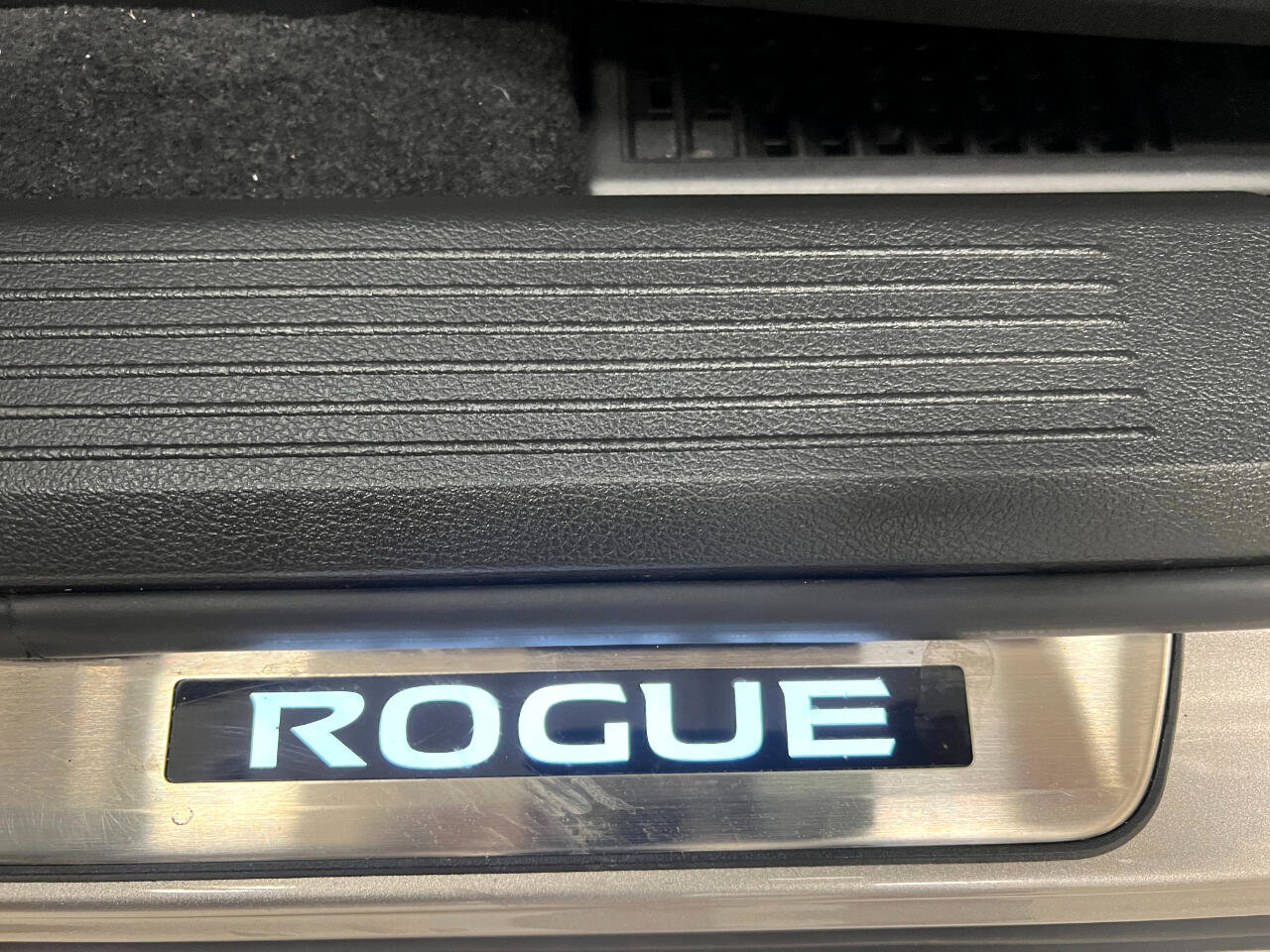 Used 2024 Nissan Rogue SL w/ SL Premium Package image 24
