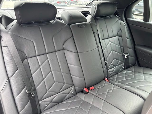 Certified 2024 BMW i7 eDrive50 w/ M Sport Package RWD image 28