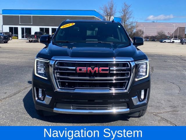 Used 2023 GMC Yukon SLT w/ SLT Premium Package image 3