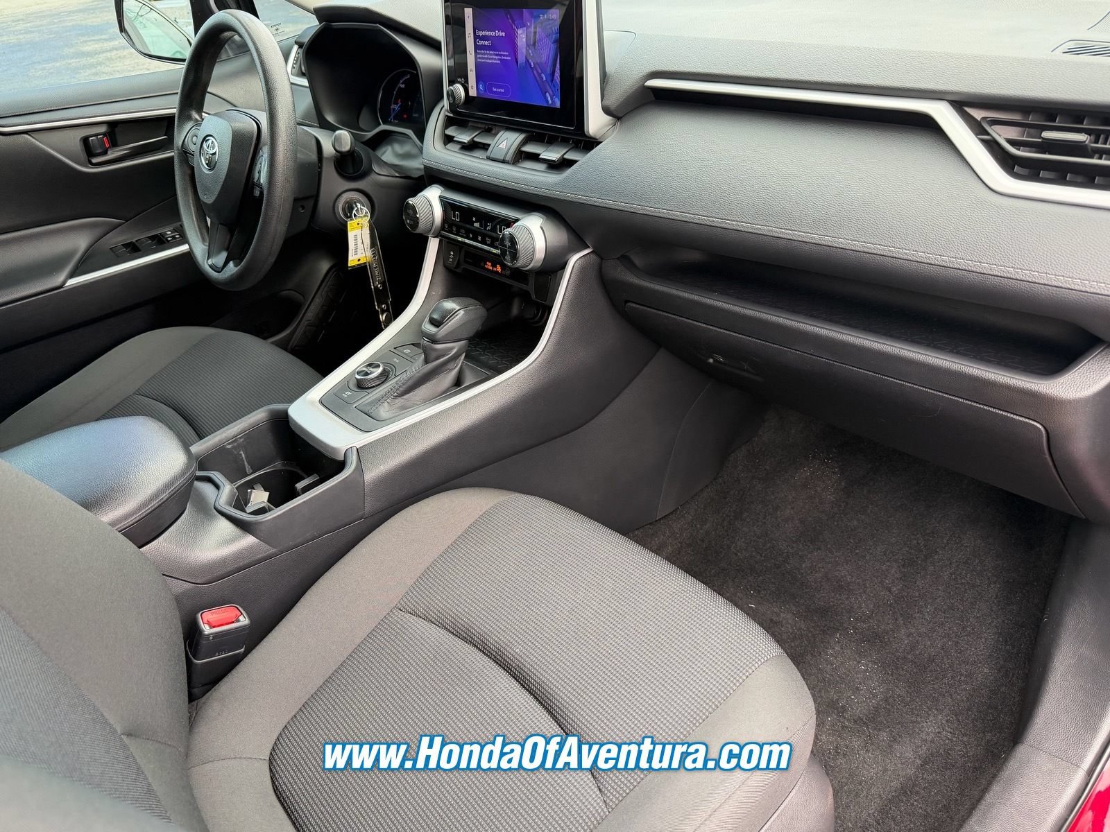 Used 2024 Toyota RAV4 LE AWD/4WD image 11