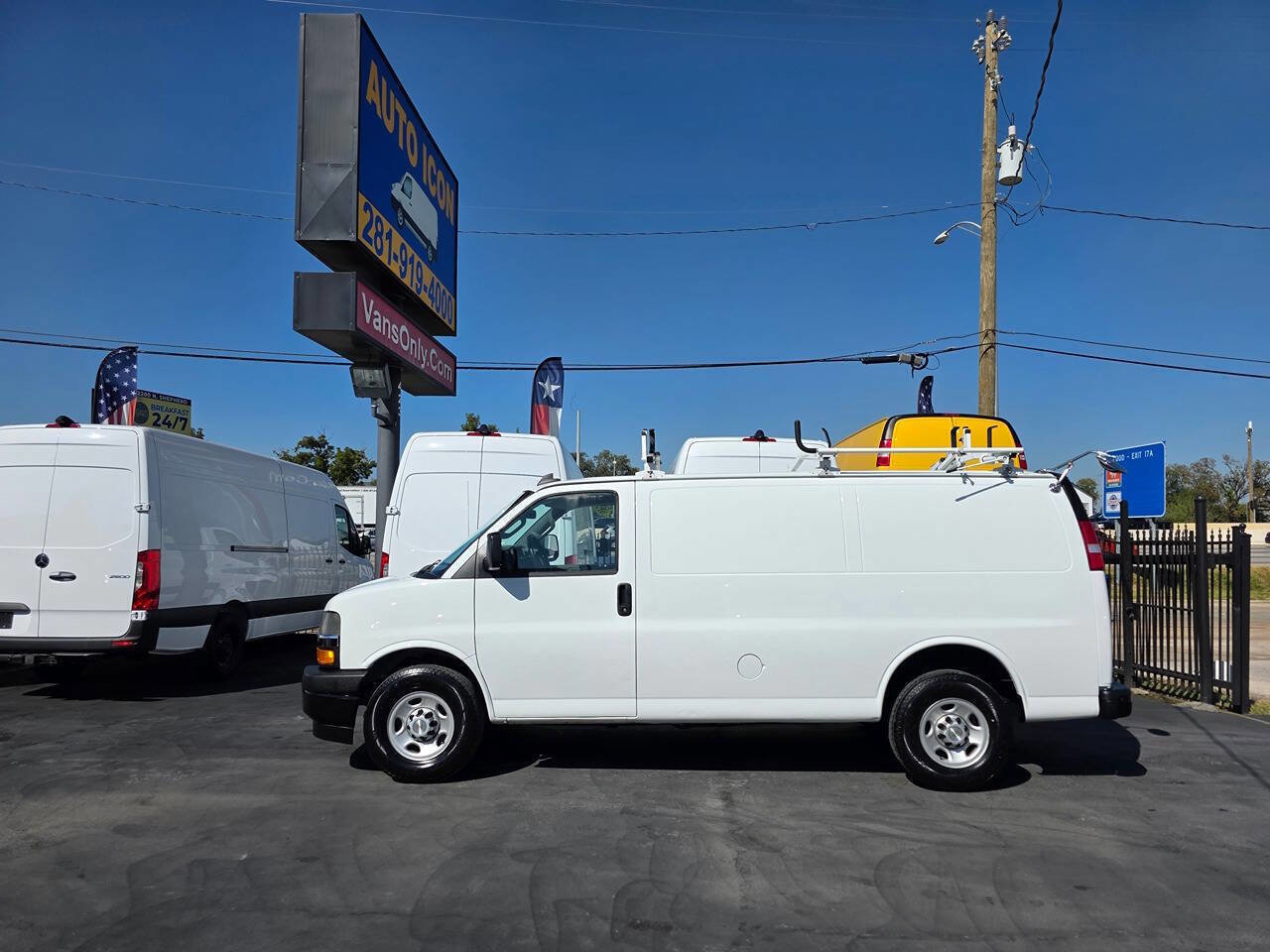 Used 2020 Chevrolet Express 3500 RWD image 4