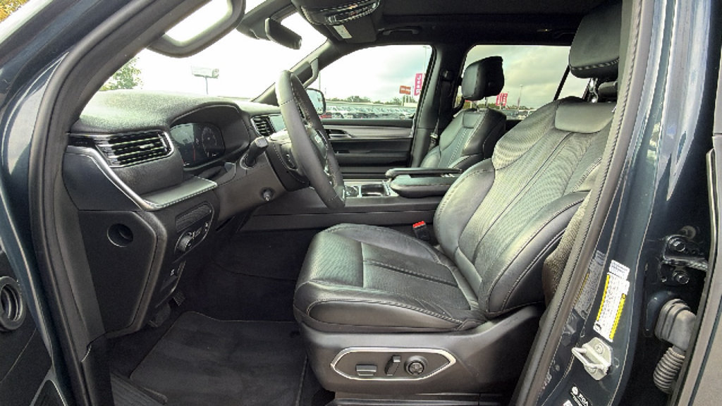 Used 2023 Jeep Wagoneer Series II AWD/4WD image 13