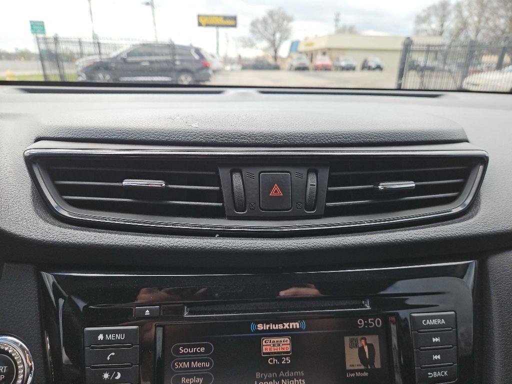 Used 2018 Nissan Rogue SV image 17