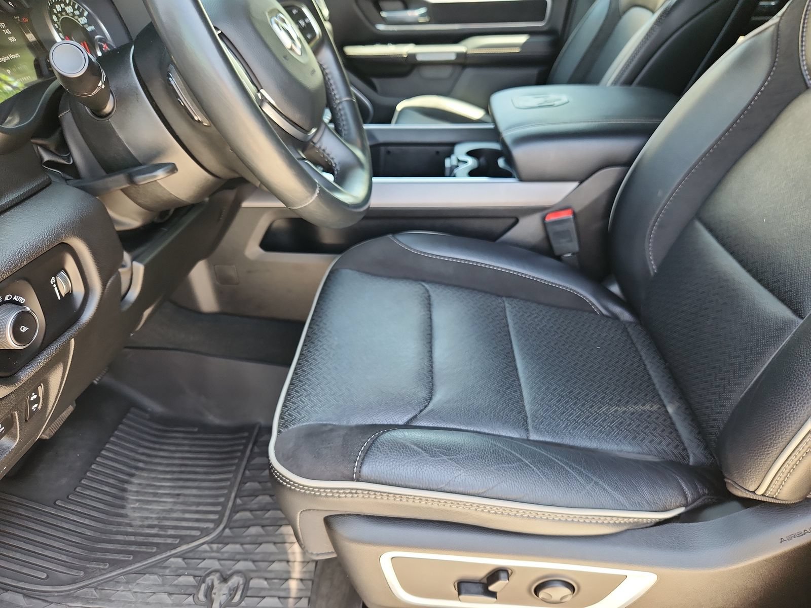 Used 2023 RAM 1500 Laramie AWD/4WD image 10