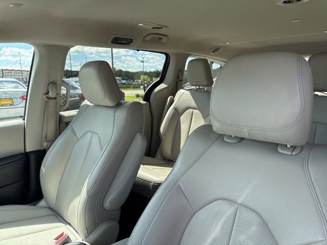 Used 2018 Chrysler Pacifica Touring-L FWD image 23
