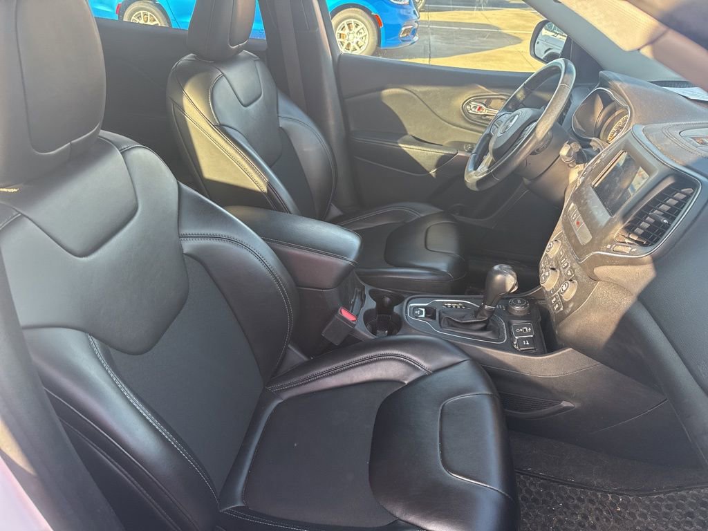 Used 2020 Jeep Cherokee Latitude Plus w/ Comfort/Convenience Group image 16