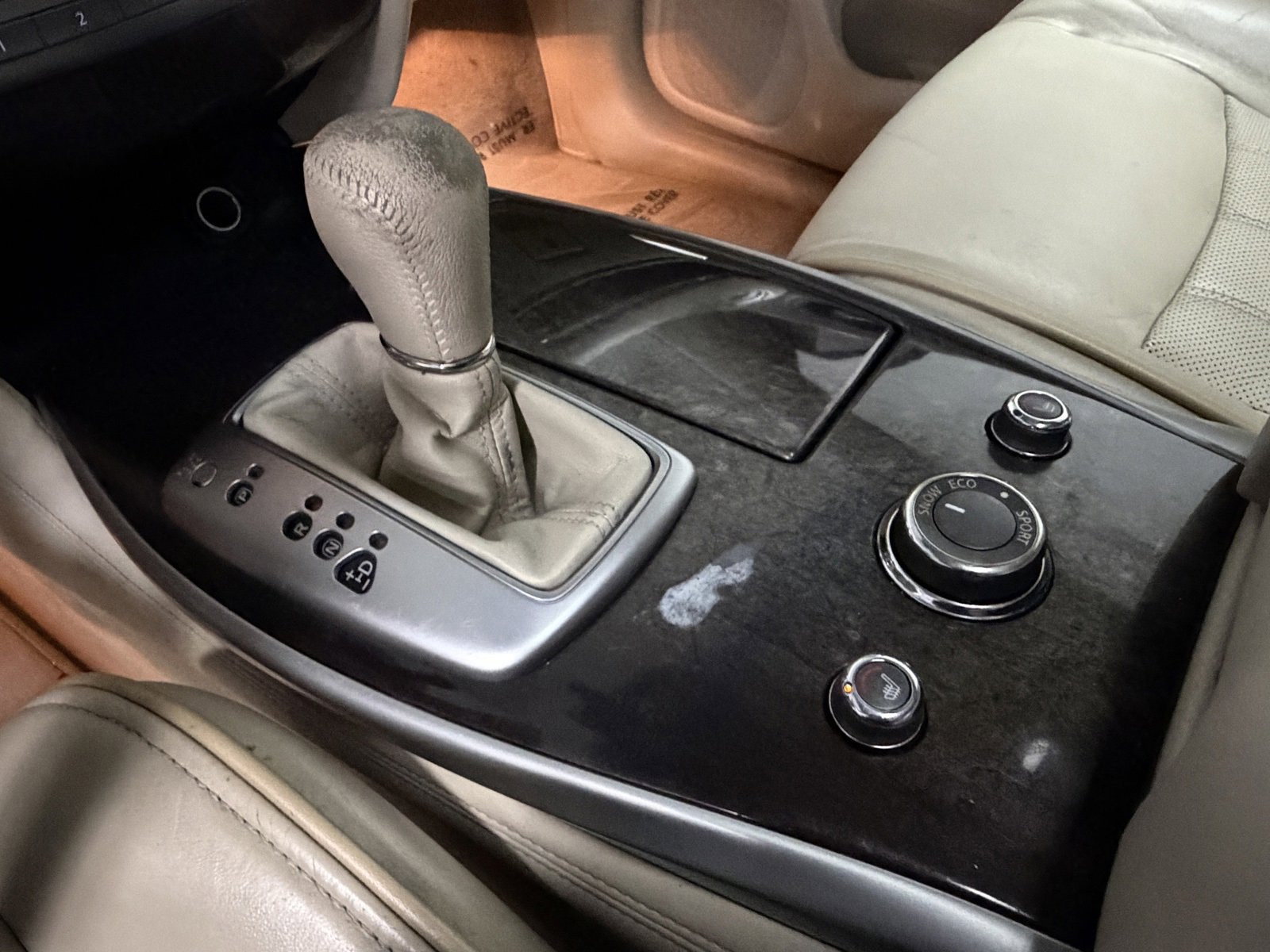 Used 2013 INFINITI JX35 Base w/ Premium Pkg image 30