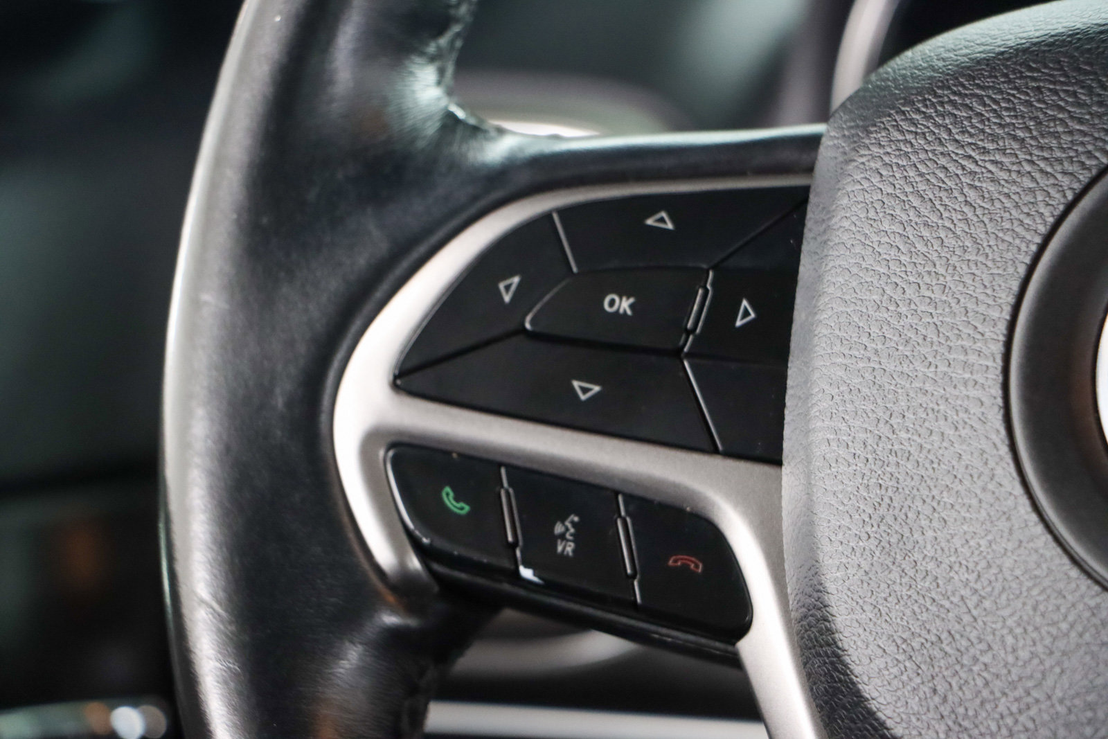 Used 2019 Jeep Grand Cherokee Limited w/ Luxury Group II image 13