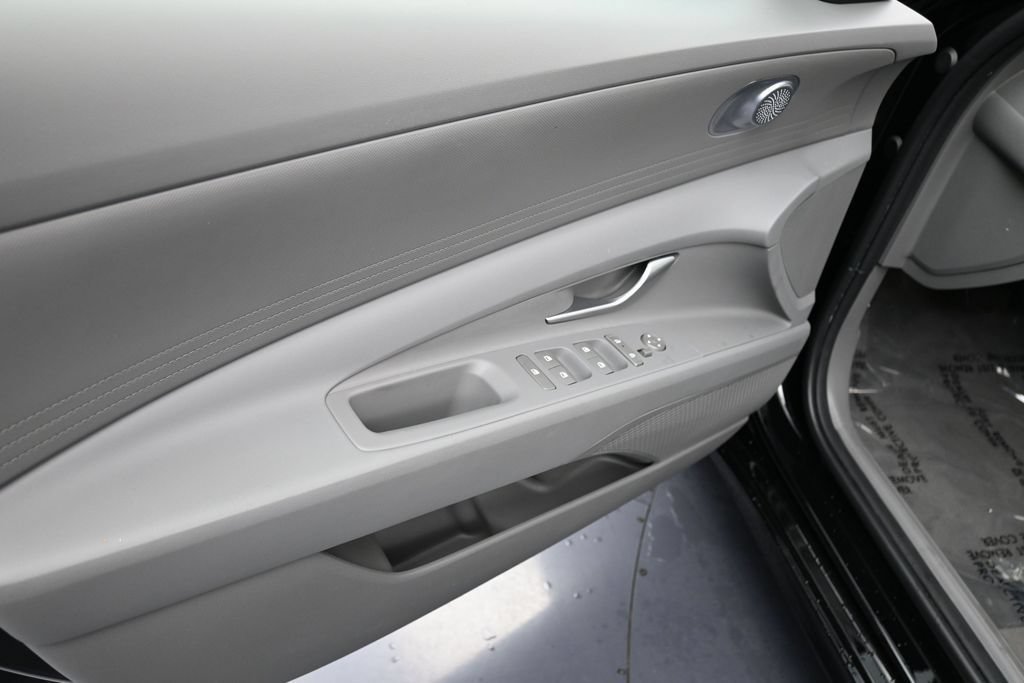 Certified 2026 Hyundai Elantra SE FWD image 12