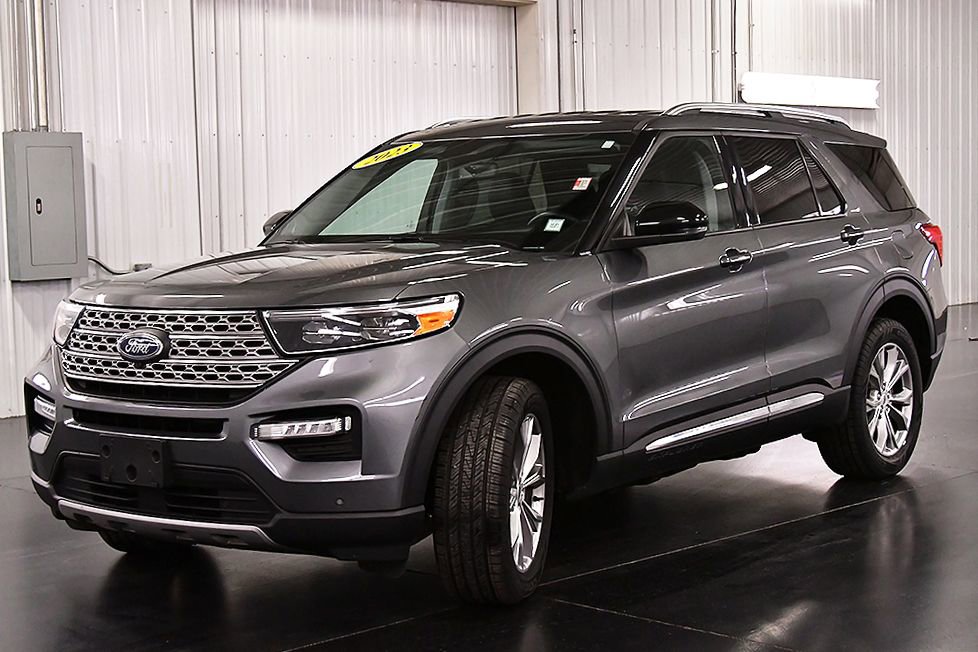 Used 2023 Ford Explorer Limited w/ Equipment Group 301A AWD/4WD image 3