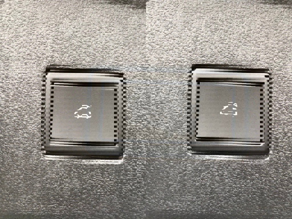 New 2025 Volkswagen Atlas Peak Edition SE image 35