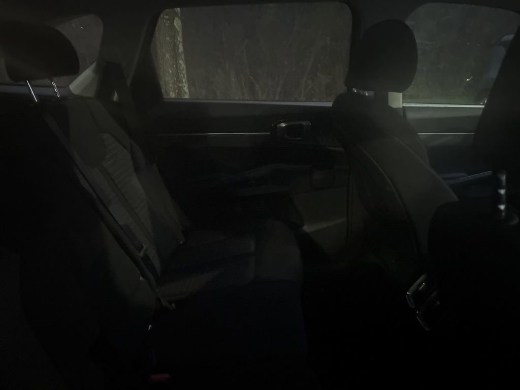 Used 2023 Kia Sorento LX image 9