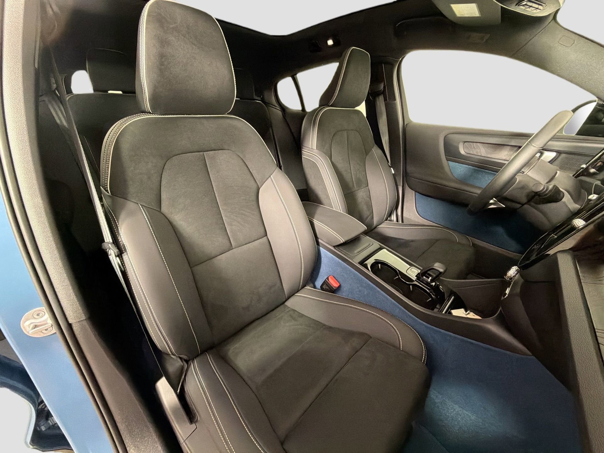 Certified 2023 Volvo C40 P8 Recharge Plus image 28