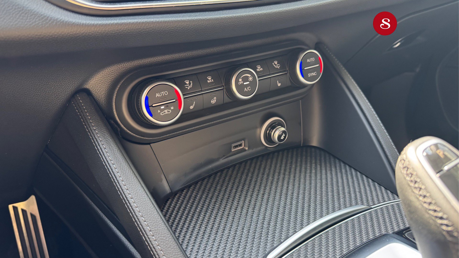 Used 2024 Alfa Romeo Stelvio Quadrifoglio w/ Active Assist Plus Package image 17