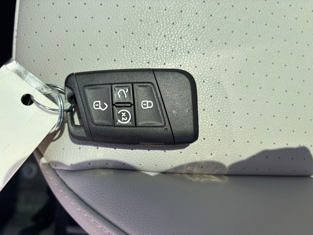 Used 2024 Volkswagen Tiguan SE AWD/4WD image 29