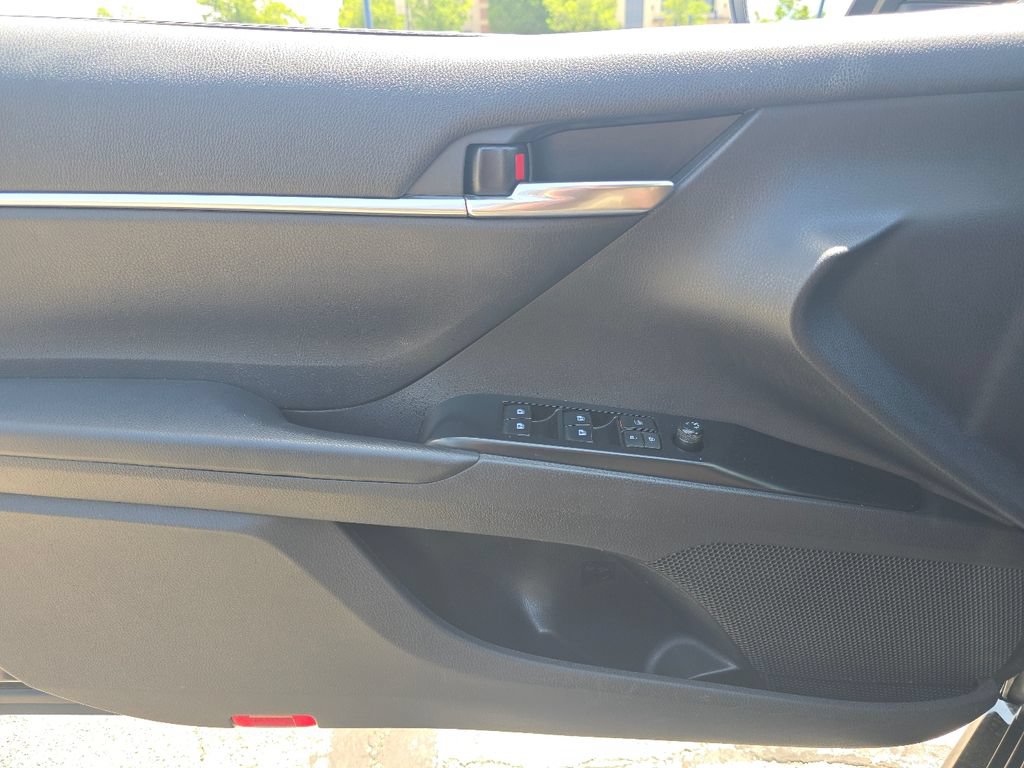 Used 2020 Toyota Camry SE FWD image 20