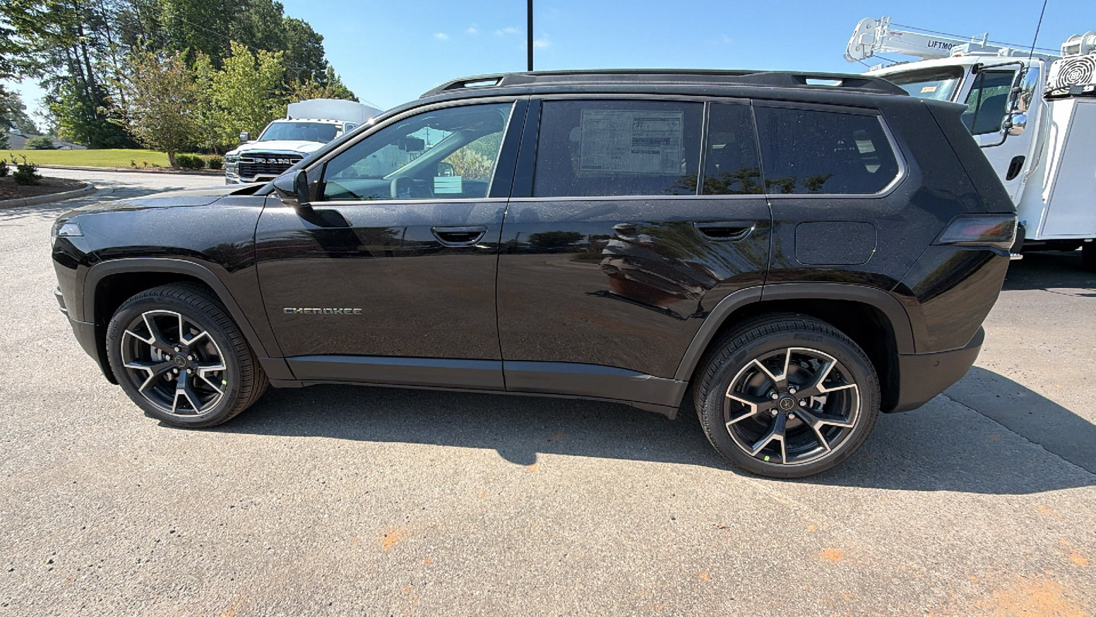 New 2026 Jeep Cherokee Overland w/ Trailer Tow Group AWD/4WD image 11