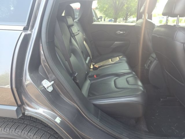 Used 2019 Jeep Cherokee Limited AWD/4WD image 17