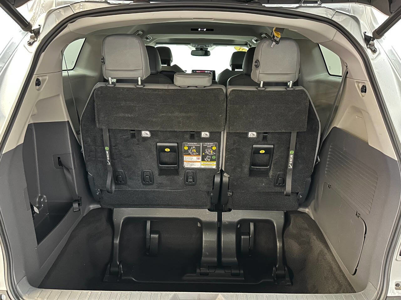 Used 2021 Toyota Sienna XLE image 33