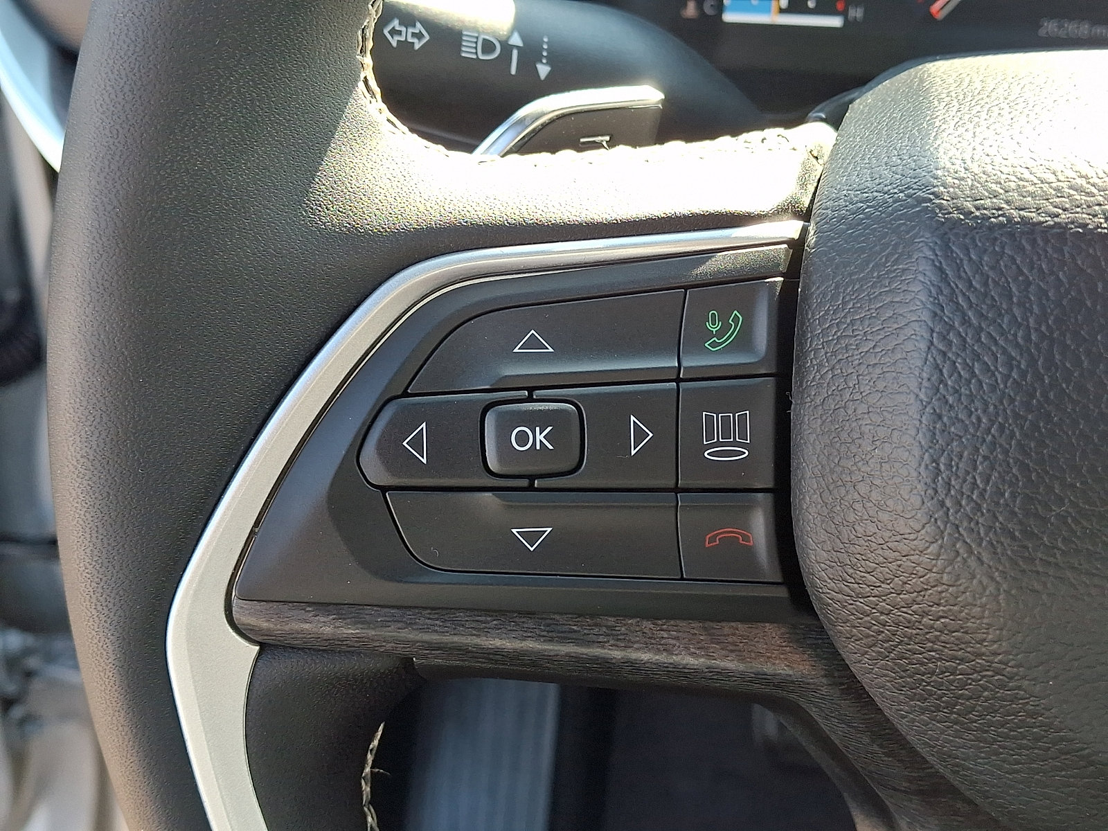 Used 2025 Jeep Grand Cherokee L Limited AWD/4WD image 24