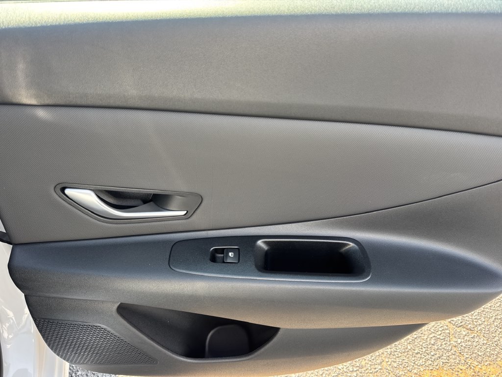 Used 2025 Hyundai Elantra SEL FWD image 16