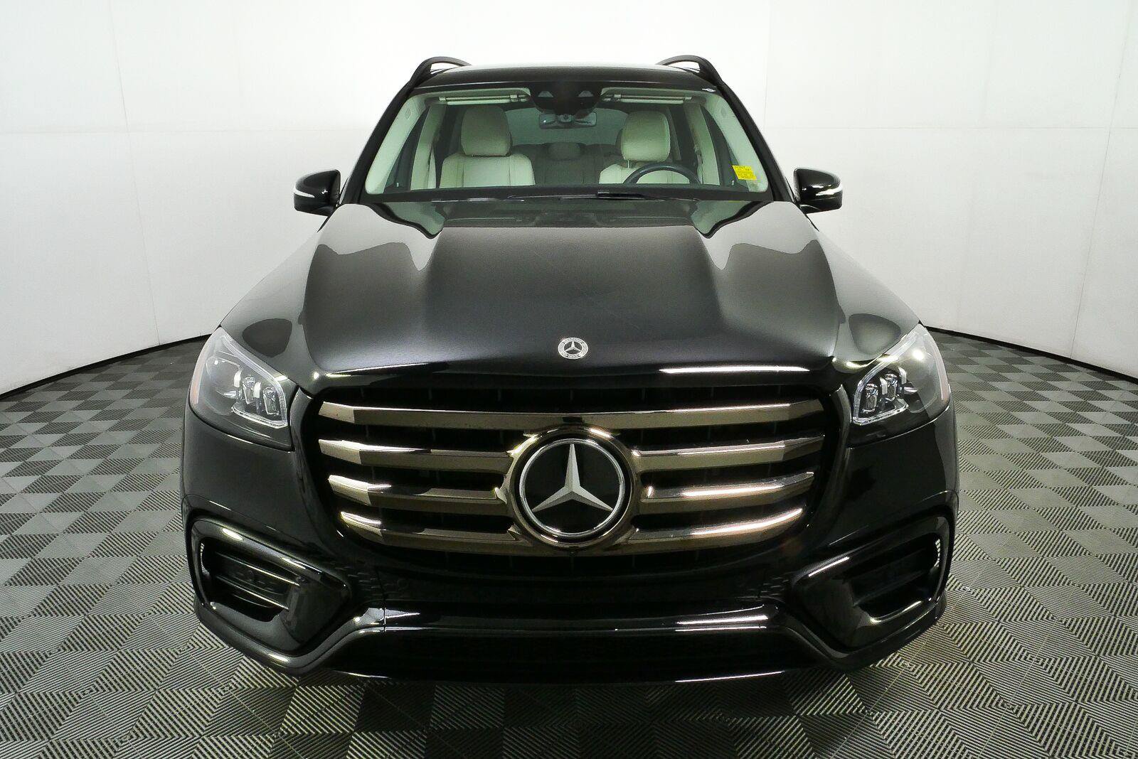 Used 2025 Mercedes-Benz GLS 450 4MATIC image 34