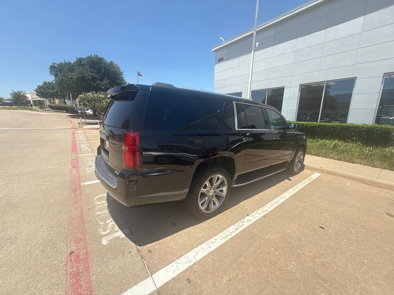 Used 2019 Chevrolet Suburban Premier AWD/4WD image 2