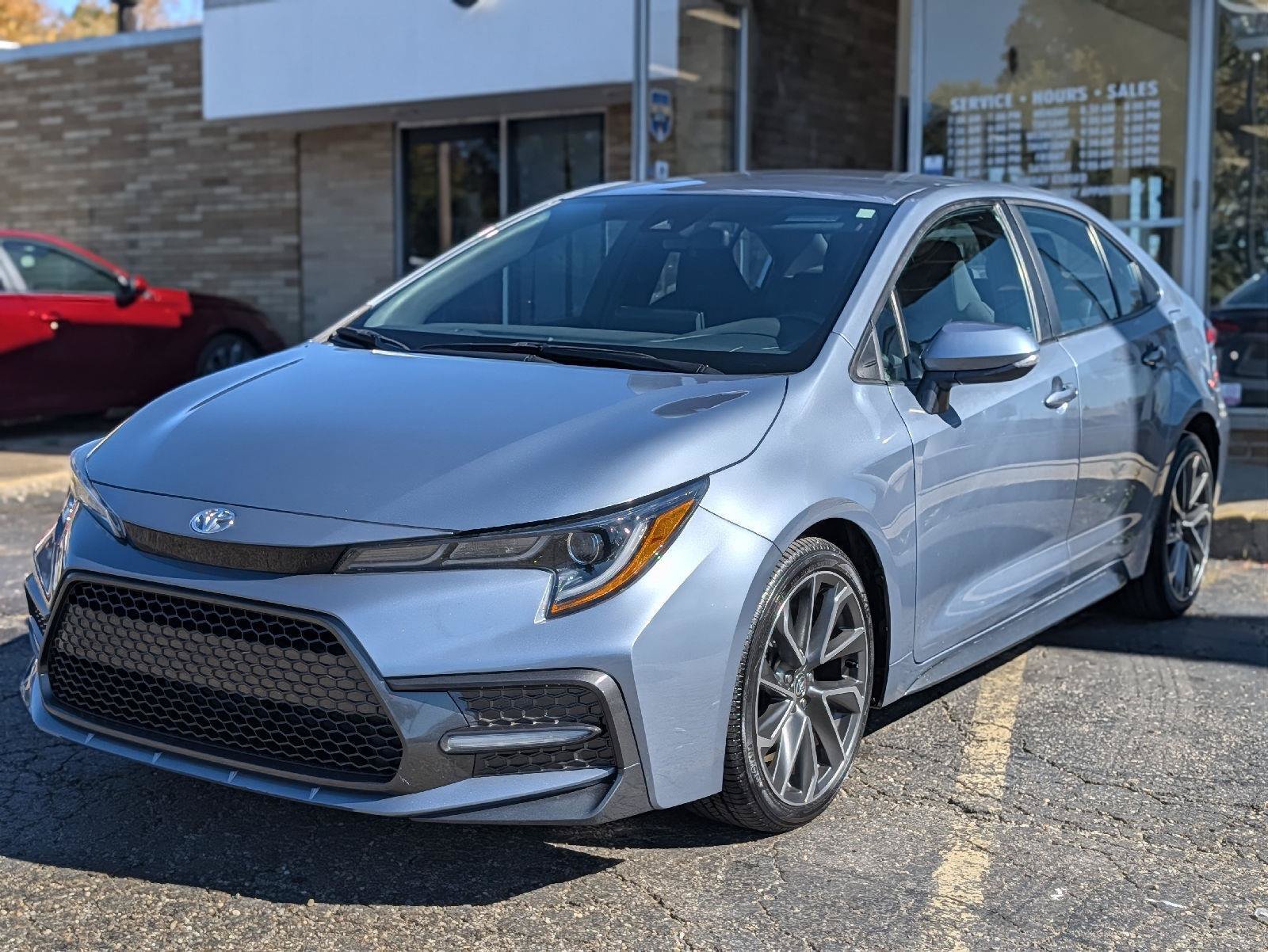 Used 2022 Toyota Corolla SE w/ Carpet Mat Package (TMS) FWD image 4