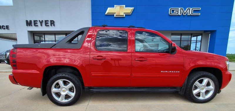 Used 2011 Chevrolet Avalanche LS w/ Convenience Package AWD/4WD image 1
