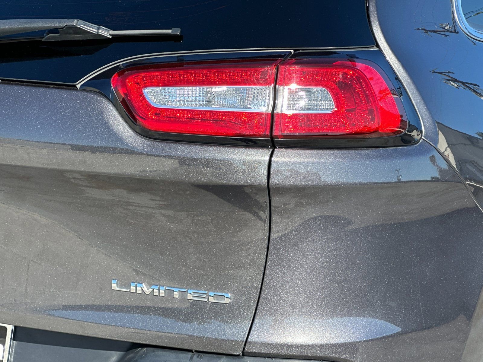 Used 2016 Jeep Cherokee Limited w/ Luxury Group image 35