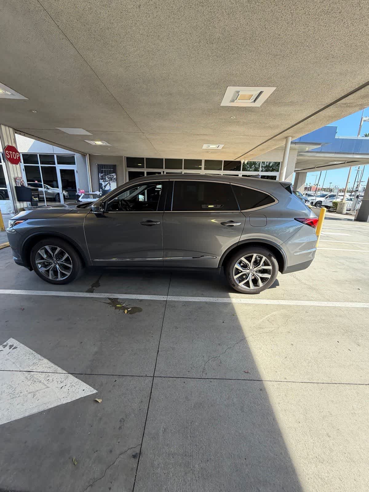 Used 2023 Acura MDX w/ Technology Package AWD/4WD image 6