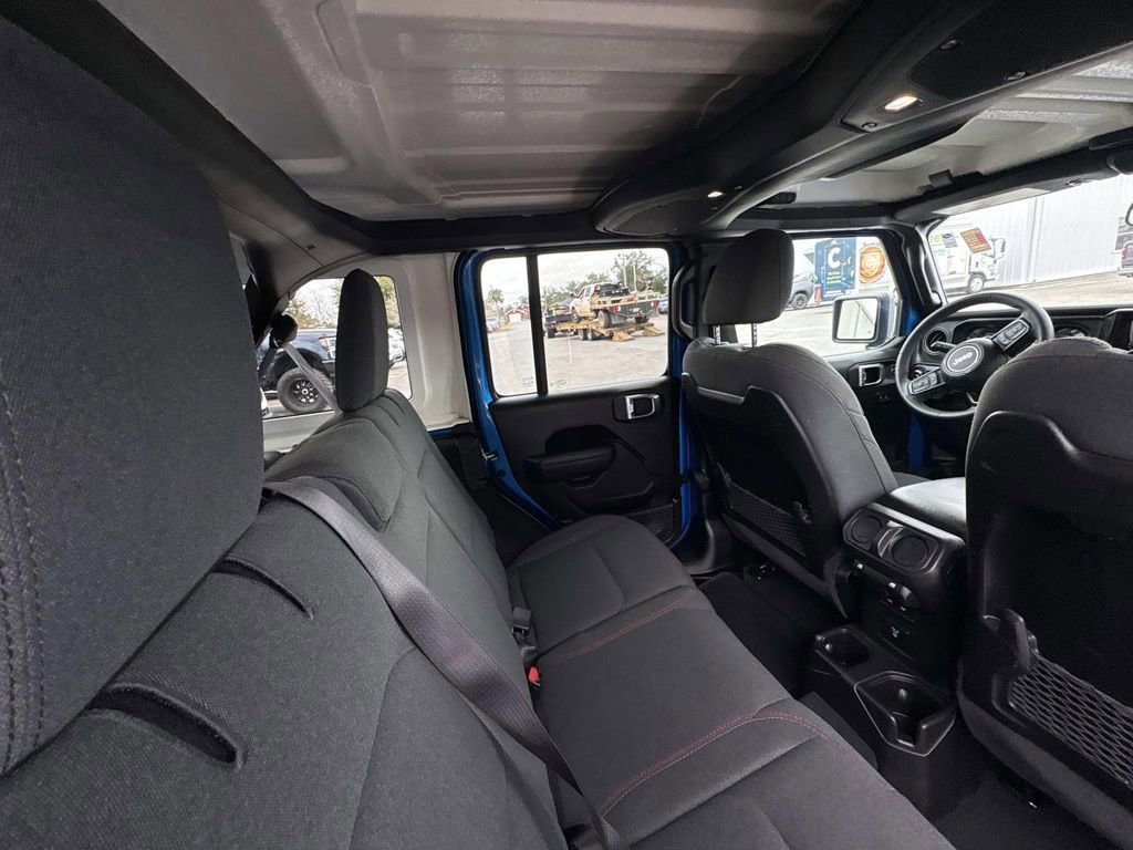 Used 2025 Jeep Wrangler Unlimited Rubicon image 9