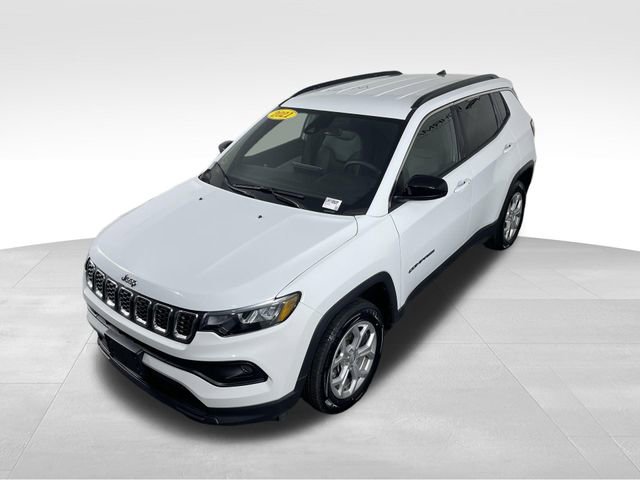 Used 2024 Jeep Compass Latitude AWD/4WD image 42